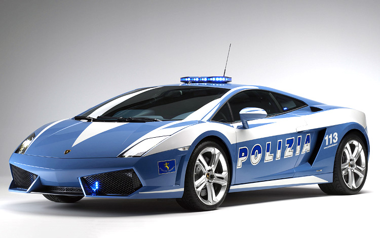 und mit diesem Auto hat die italienische Polizei bestimmt Spa 